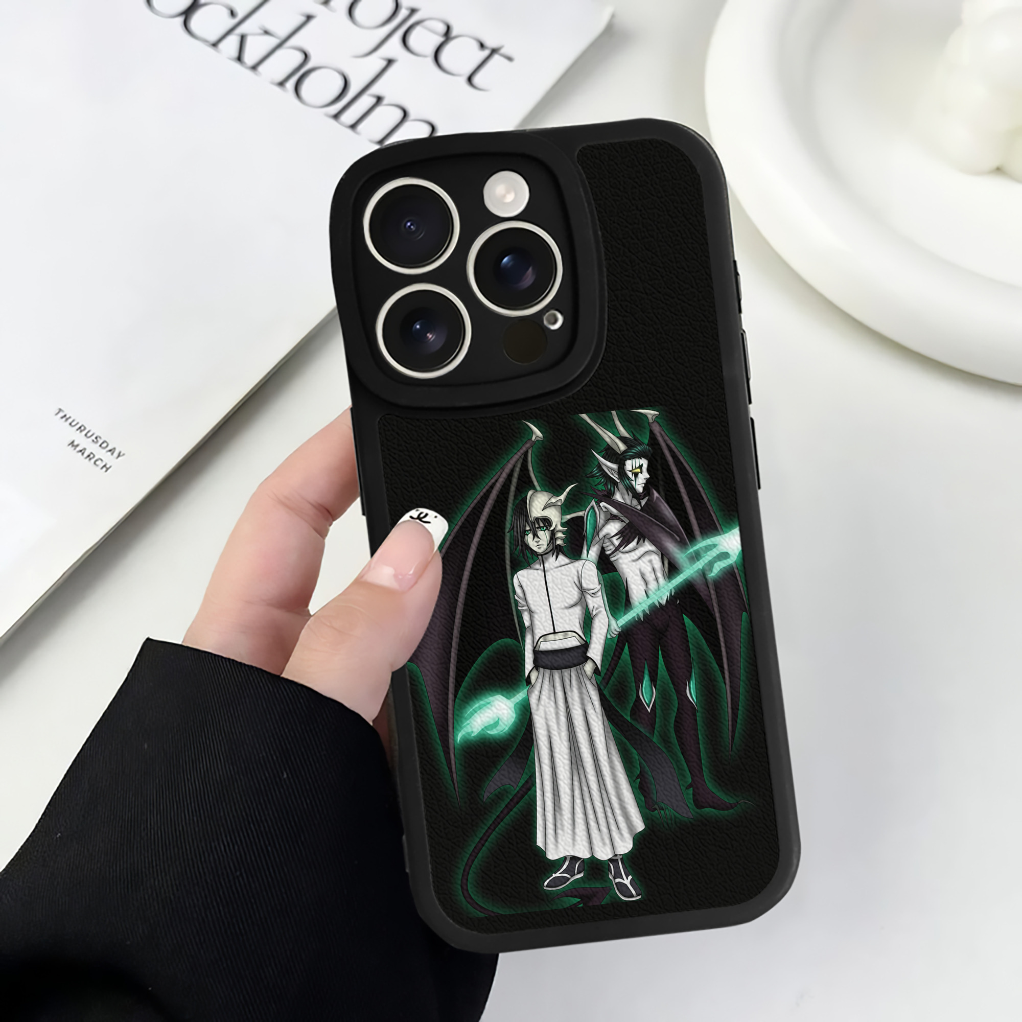 （画像用） ブリーチ ウルキオラ·シファー BLEACH Ulquiorra cifer 【iPhone 16シリーズ対応】シリコンスマホケース（レザー調） 材質：シリコン